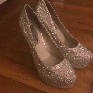 Steve Madden Size 6 Silver Jeweled Pumps